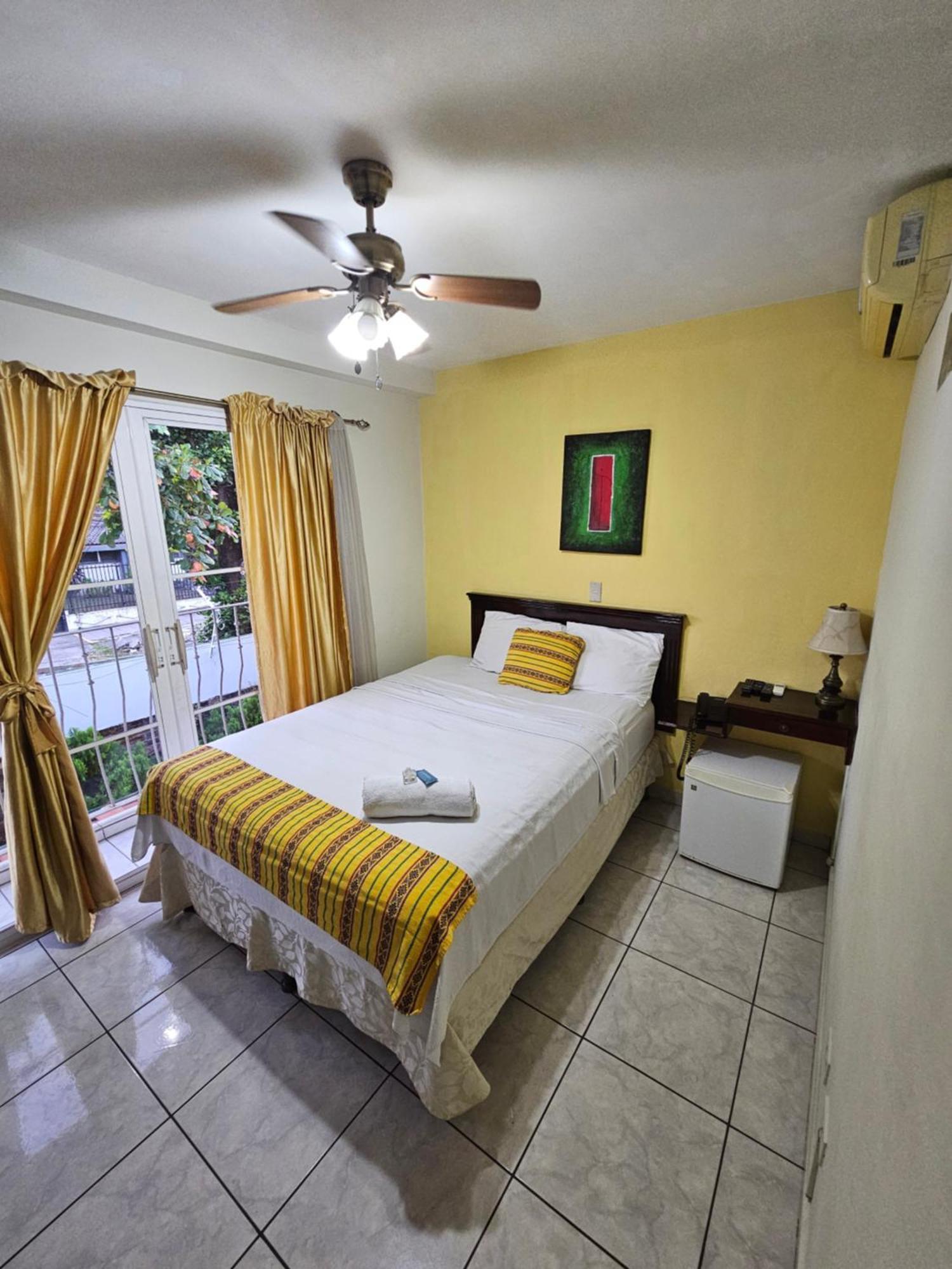 Hotel San Jose Hostal Σαν Σαλβαντόρ Εξωτερικό φωτογραφία